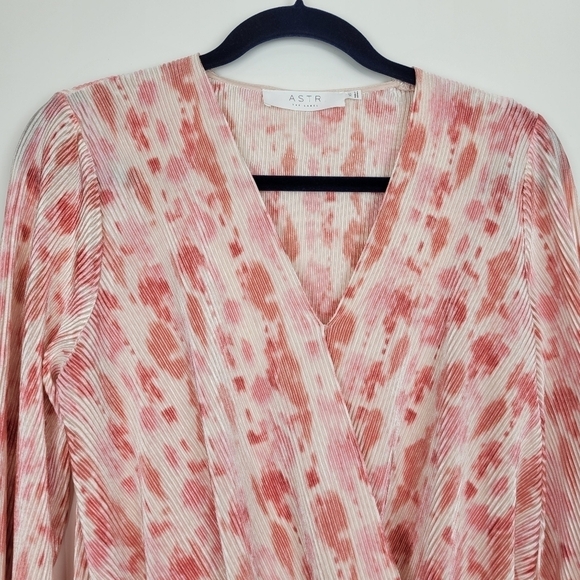 ASTR The Label Plisse Long Sleeve Tie Dye Bodysuit Size XS - Picture 5 of 9